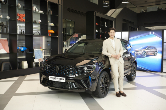 르노코리아의 중형 SUV ‘뉴 르노 그랑 콜레오스’ 홍보대사로 선정된 펜싱 금메달리스트 오상욱. 르노코리아 제공.