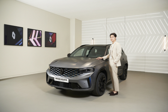 르노코리아의 중형 SUV ‘뉴 르노 그랑 콜레오스’ 홍보대사로 선정된 펜싱 금메달리스트 오상욱. 르노코리아 제공.