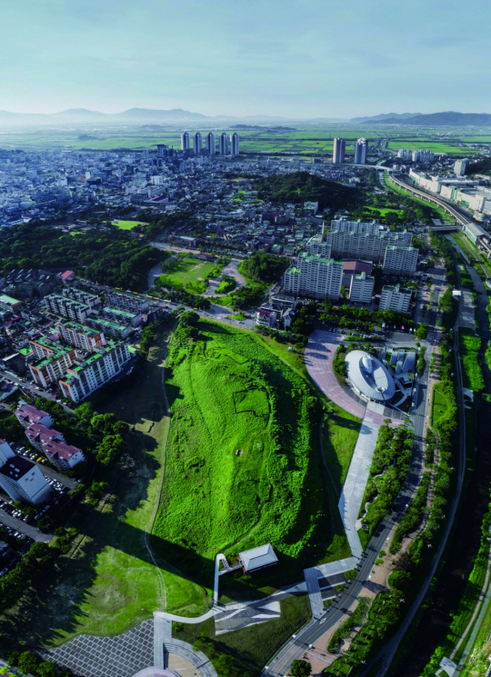 경남 김해 ‘대성동고분군’ 전경. 가야고분군 세계유산등재추진단 제공