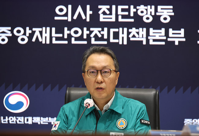 박민수 중앙재난안전대책본부 제1종괄조정관(보건복지부 2차관)이 5일 정부서울청사에서 열린 의사 집단행동 중앙재난안전대책본부 회의에 참석해 발언하고 있다. 뉴시스