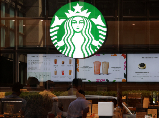 스타벅스 매장.