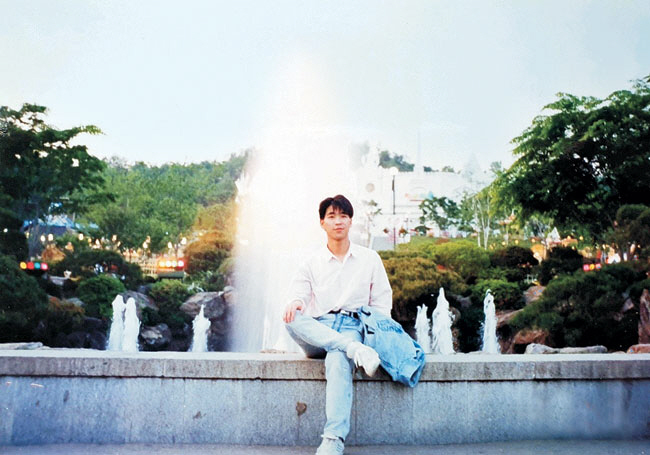 1990년의 내 모습. 젊었던 그 시절을 중년에 접어든 요즘에 되돌아보며 내 모든 시간을 사랑하자는 다짐을 한다.