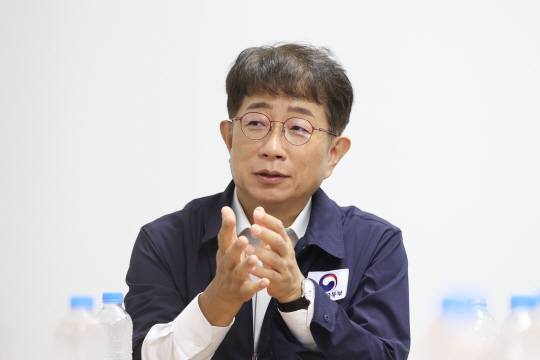 박상우 국토교통부 장관이 10일 오전 경기 안양에 위치한 쿠팡CLS 안양 1캠프에서 발언하고 있다. 국토부 제공