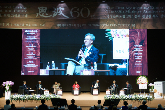 은파포럼에서 발언하고 있는 권수영 연대 연합신학대학 상담코칭학과 교수. 명성교회 제공