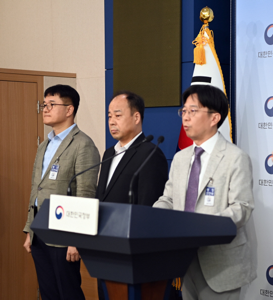나현빈 민·관 합동 ‘LPG 충전·저장소 폭발·화재 사고 재난원인조사반’ 반장이 23일 정부서울청사에서 LPG 충전·저장소 폭발·화재 인명피해 방지대책을 발표하고 있다. 행정안전부 제공