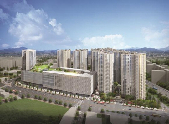 경기 용인시 수지구 성복동 신분당선 성복역세권에 위치한 롯데캐슬 골드타운. 롯데몰과 맞닿아있는데다 성복역 초역세권이어서 교통이 편리한 점이 아파트 시세에도 영향을 미치고 있다.