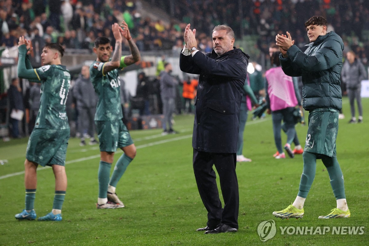안지 포스테코글루 토트넘 감독과 선수단[로이터=연합뉴스]
