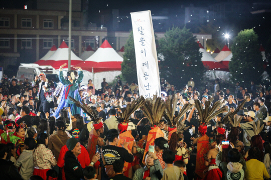 경북 안동시에서 개최된 ‘2024 안동국제탈춤페스티벌’ 모습. 안동시청 제공