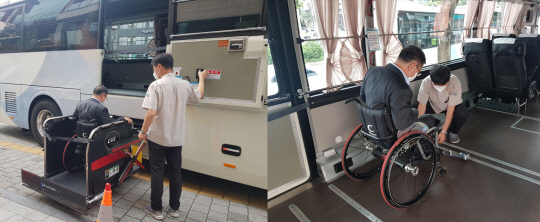휠체어 이용 장애인이 장애인버스를 이용해 이동하고 있다. 관악구청 제공