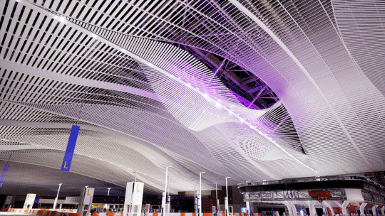 레드닷 디자인 어워드에서 본상을 수상한 인천국제공항의 키네틱 조형물 ‘디 이터널 스카이(The Eternal Sky)’. 인천국제공항공사 제공