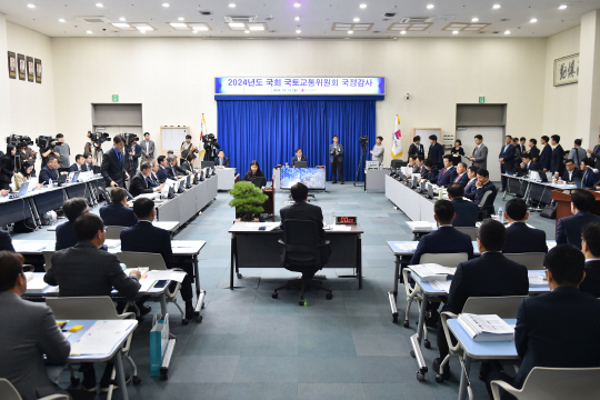 14일 오후 부산시청에서 2024년도 국회 국토교통위원회 국정감사가 열렸다. 부산시청 제공