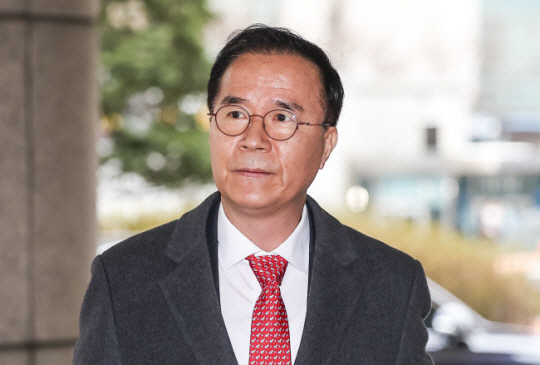 ‘이태원 핼러윈 참사’와 관련해 업무상 과실치사상 혐의로 불구속 기소된 김광호 전 서울경찰청장이 지난 3월 11일 서울 마포구 서울서부지법에서 열린 1차 공판준비기일에 출석하고 있다. 뉴시스
