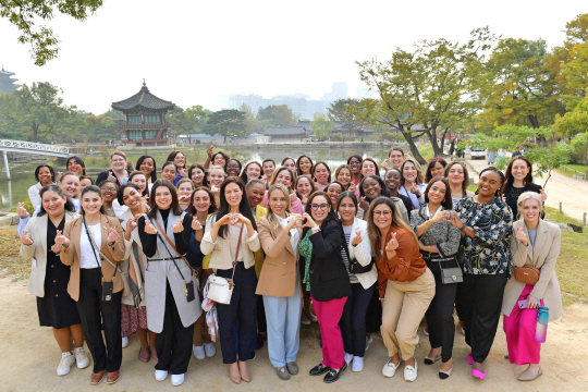 하나님의 교회 제80차 해외성도방문단이 경복궁을 방문했다. 하나님의 교회 제공