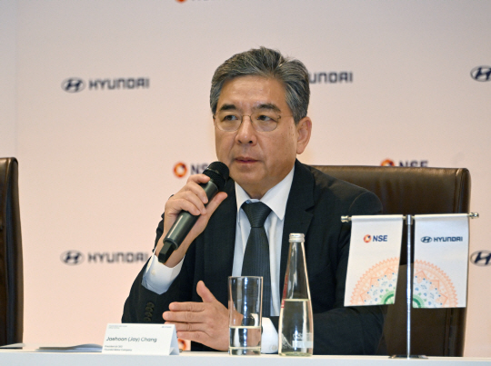 장재훈(사진) 현대자동차 사장이 22일(현지시간) 현대차 인도법인 인도증권거래소(NSE) 상장 후 열린 기자간담회에서 질문에 답하고 있다. 현대차 제공.