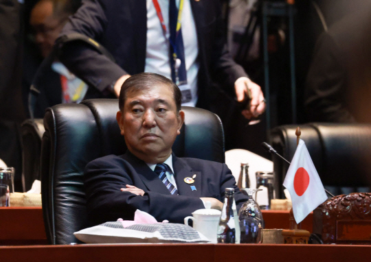 동아시아 정상회의 참석한 이시바 시게루 일본 총리. 연합뉴스