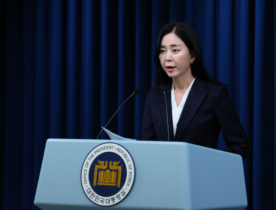 정혜전 대변인이 22일 서울 용산 대통령실청사에서 현안 관련 브리핑을 하고 있다. 뉴시스