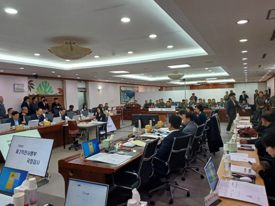 22일 대구 육군 제2작전사령부에서 열린 국회 국방위원회 국정감사장. 대구=박천학 기자