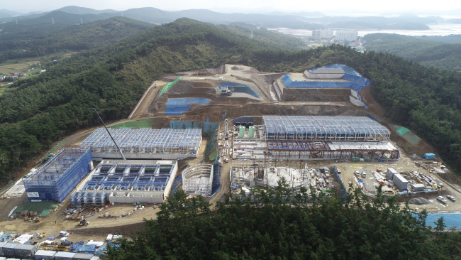 GS건설이 충남 서산시 대산읍 대산임해산업지역에서 건설하고 있는 해수담수화 사업지 공사가 한창 진행되고 있다.GS건설 제공