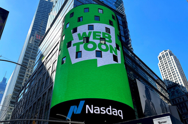 지난 6월 나스닥에 상장한 웹툰엔터테인먼트를 기념하기 위해 뉴욕 타임스스퀘어에 걸린 옥외광고. 네이버웹툰 제공