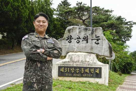 공군 공중전투 요격통제사 올해 지상통제 부문 ‘골든 아이’에 선정된 조영준 준위. 공군 제공