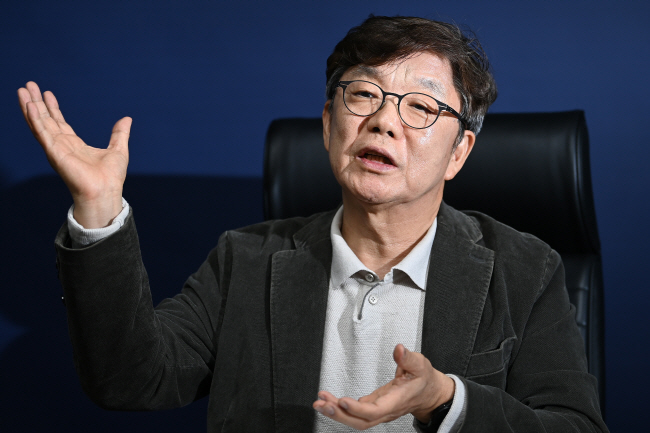전주성 이화여대 명예교수가 지난달 22일 문화일보 사옥에서 정부의 개혁 성공을 위한 ‘발상의 전환’을 강조하고 있다. 백동현 기자