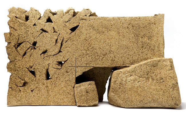 한길홍 ‘관토(觀土)’, 58×18×34㎝, 조합토, 2024.