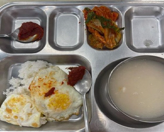 울산시 한 소방서의 9월 26일 자 아침 급식. 한병도 더불어민주당 의원실 제공