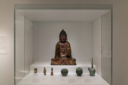 시카고박물관 한국실에서 전시 중인 불상을 비롯한 불교계 유물. The Art Institute of Chicago