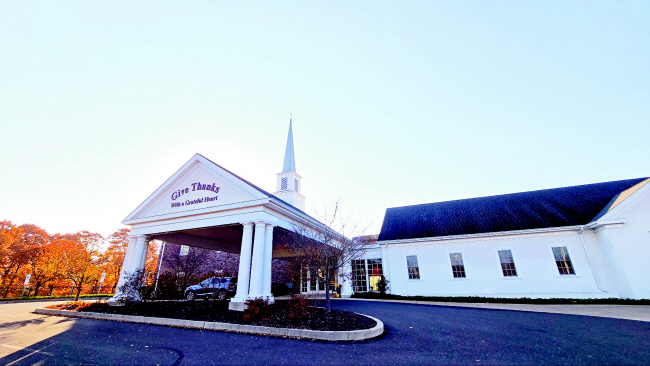 펜실베이니아주 수더튼의 이매뉴얼 레이디스 교회. 아펜젤러가 다녔던 교회로, 성도 수가 줄고 있는 미국에서 드물게 성장 중이다.