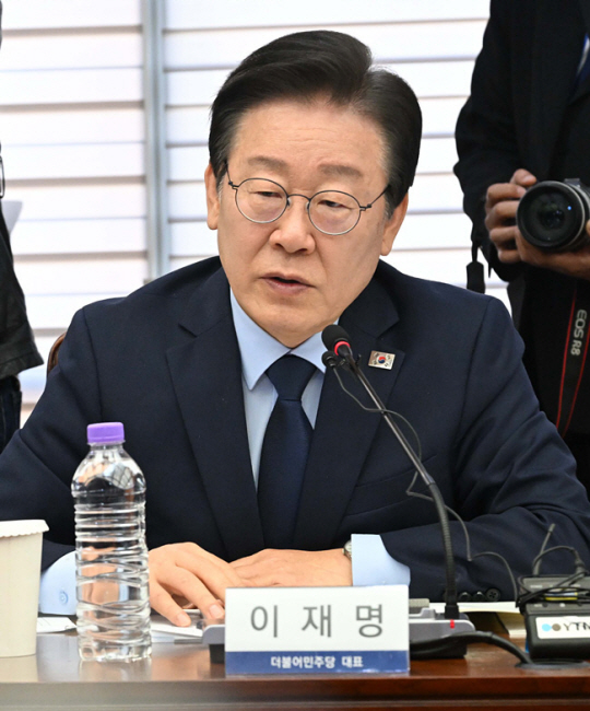 이재명 더불어민주당 대표가 11일 오전 서울 마포구 경총회관에서 열린 간담회에서 발언하고 있다. 뉴시스