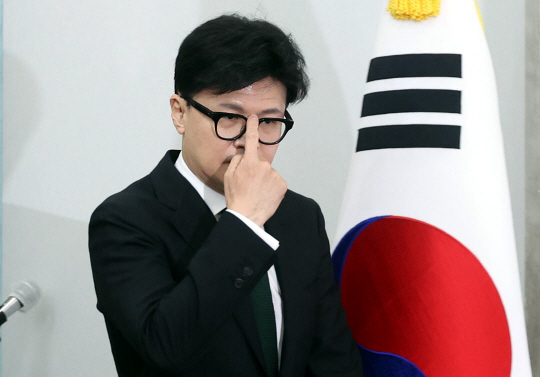 한동훈 국민의힘 대표가 11일 오전 서울 여의도 국회에서 열린 최고위원회의에 참석하고 있다. 뉴시스