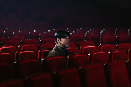이문세 신곡 뮤직비디오에 출연한 배우 윤계상