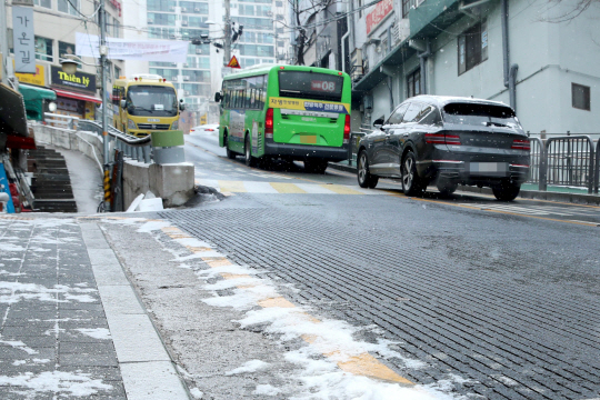 성동구 관내 도로열선 설치 모습. 성동구청 제공