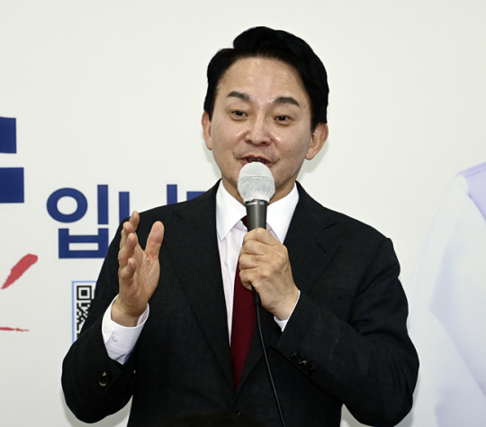 원희룡 전 국토교통부 장관이 국민의힘 당대표 경선 후보로 나선 7월 21일 울산 울주군 서범수 국회의원 사무실에서 열린 울주군 당원협의회 간담회에서 발언을 하고 있다. 원희룡 캠프 제공