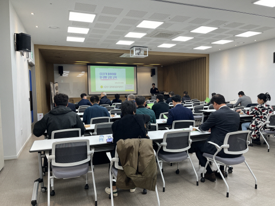 지난 11일 서울 동대문구평생학습관에서 일·생활 균형 인식개선 교육이 진행되고 있다. 동대문구청 제공