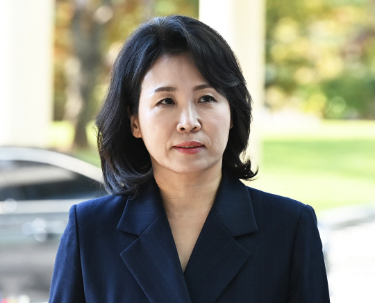 공직선거법 위반 혐의로 기소된 이재명 더불어민주당 대표의 배우자인 김혜경씨가 24일 수원지방법원에서 열린 결심 공판에 출석하고 있다. 뉴시스