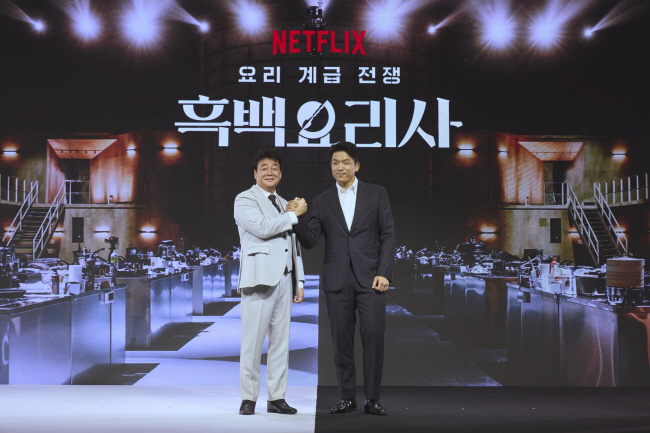 윤현준 대표가 직접 섭외한 ‘흑백요리사’ 심사위원인 백종원(왼쪽)과 안성재.