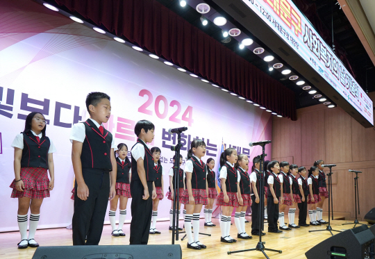 서대문어린이합창단 단원들이 노래를 부르고 있다.서대문구청 제공