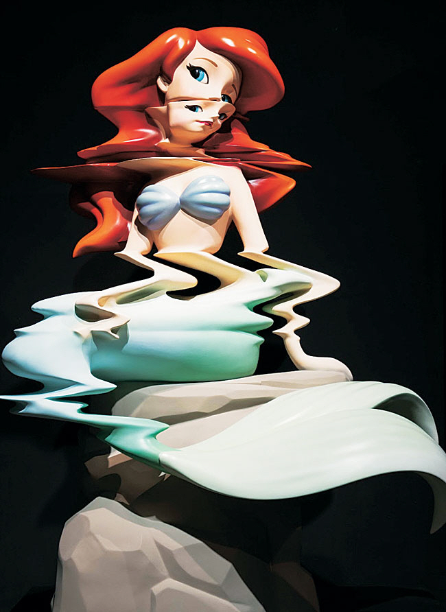 뱅크시 ‘에리얼(Ariel)’, 164×244×154㎝, 유리섬유 조각에 채색, 2017.