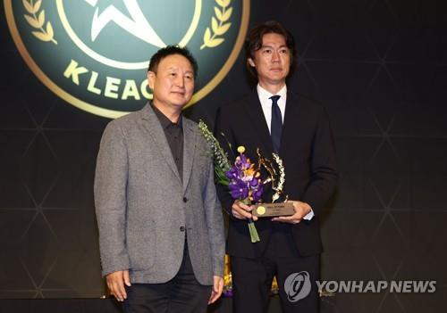 허정무 전 국가대표팀 감독과 홍명보 현 국가대표팀 감독[연합뉴스 자료사진. 재판매 및 DB 금지]