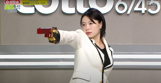 로또 생방송에 출연한 ‘사격 스타’ 김예지 선수. 동행복권 유튜브 캡처. 연합뉴스