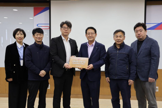한국도로공사서비스(사장 오병삼)가 2024년 사회공헌 활동에 적극 동참하여 지역사회 발전에 기여한 공을 인정받아 ‘우수 사회공헌 참여기관’으로 선정됐다. 한국도로공사서비스 제공