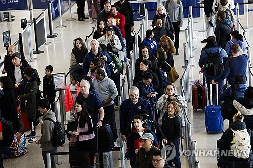 샌프란시스코 공항 인파의 모습.  AFP 연합뉴스
