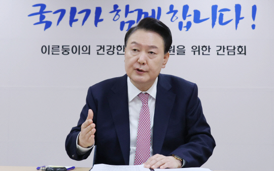 윤석열 대통령이 28일 서울 서초구 서울성모병원에서 열린 ‘이른둥이의 건강한 성장 지원을 위한 간담회’에서 발언하고 있다. 뉴시스