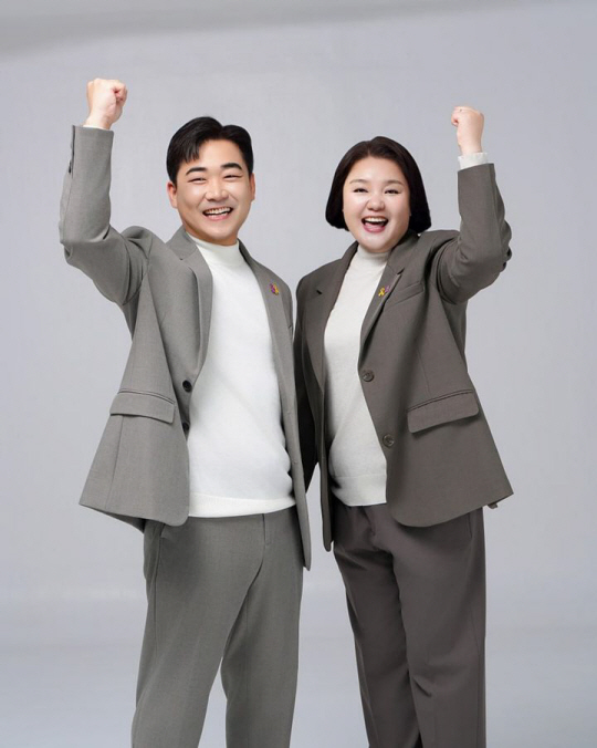 박영환(왼쪽) 신임 전국교직원노동조합 위원장 당선인과 러닝메이트인 양혜정 사무총장 당선인. 전교조 제공
