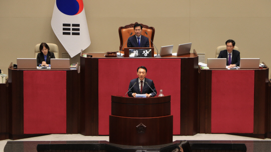 김석기(국민의힘) 외교통일위원장이 28일 서울 여의도 국회에서 열린 본회의에서 발언하고 있다. 경주시청 제공