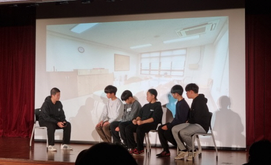 서울 금천구에서 학생들이 공연을 선보이고 있다. 구는 오는 4일 오후 ‘뮤즈 온 금천’ 통합발표회를 개최한다.   금천구청 제공