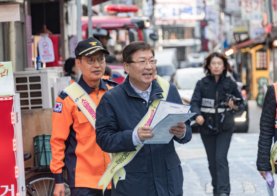 김경호(맨 앞) 광진구청장. 광진구청 제공