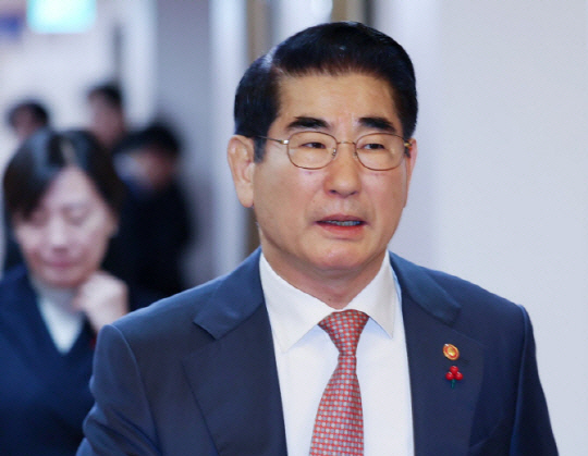 김용현 국방부 장관이 지난 3일 오전 정부서울청사에서 열린 국무회의에 참석하고 있는 모습. 연합뉴스