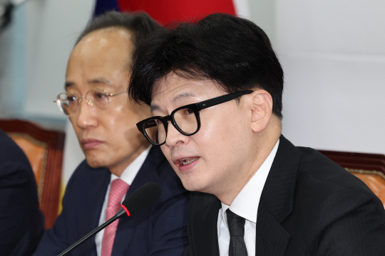 한동훈 국민의힘 대표가 5일 오전 서울 여의도 국회에서 열린 최고위원회의에서 발언하고 있다. 뉴시스
